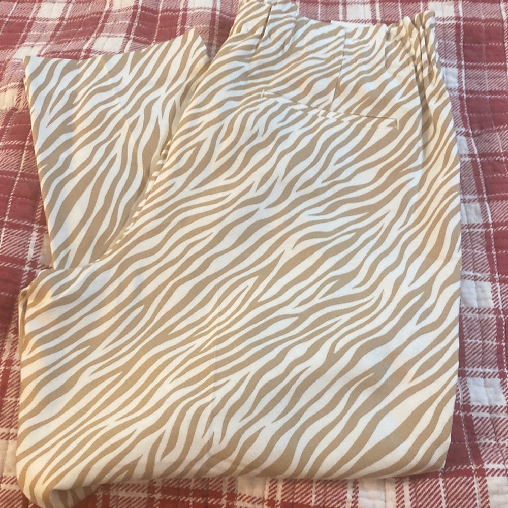 Ann Taylor zebra pattern pants. SZ XL. NWT